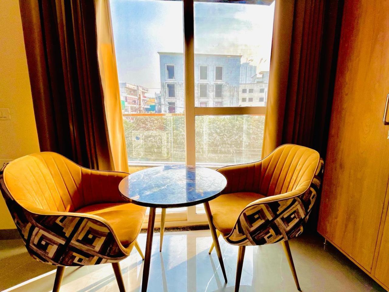 Amahi Inn - Sector 48 Gurgaon Bagian luar foto